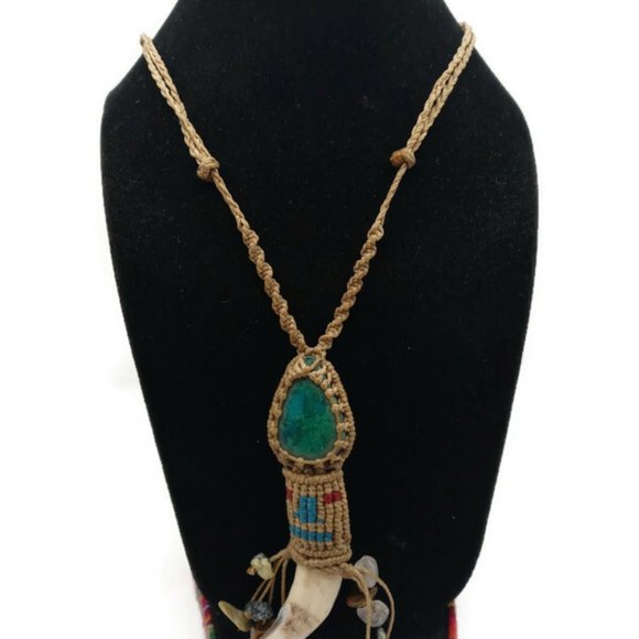Adjustable Necklace Woven in Macrame Thread and Turquoise Natural